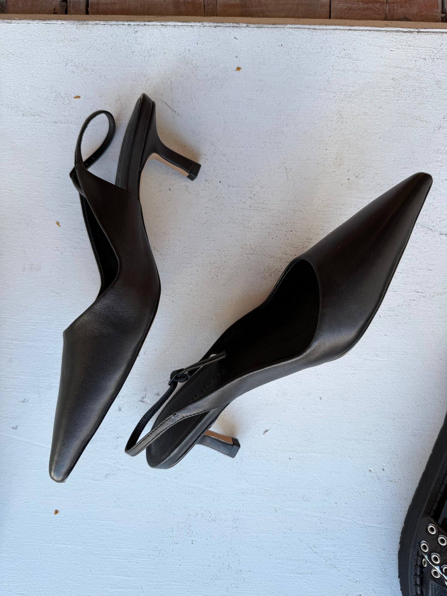 
                  
                    NELSON MADE Clara Point Kitten Heel Black Size 39
                  
                