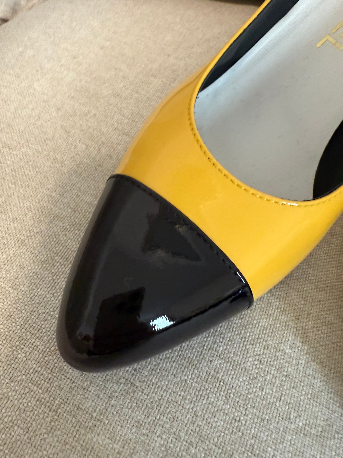 
                  
                    CHANEL 2023 Interlocking CC Logo Pumps
                  
                