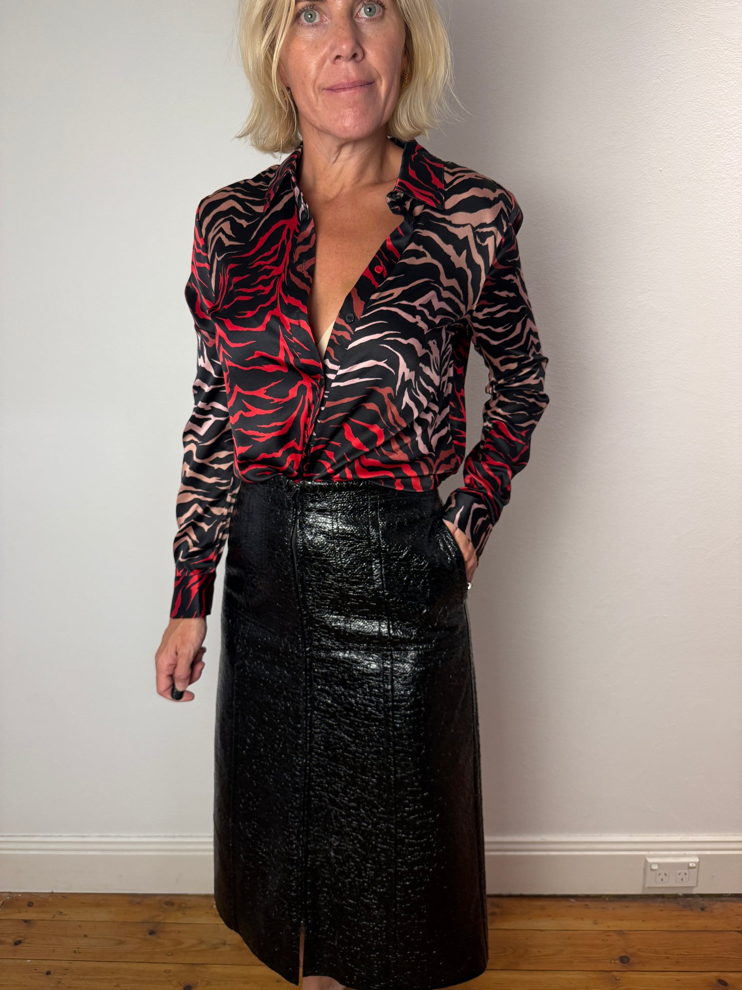 
                  
                    SCANLAN THEODORE  Zip front leather skirt 8
                  
                