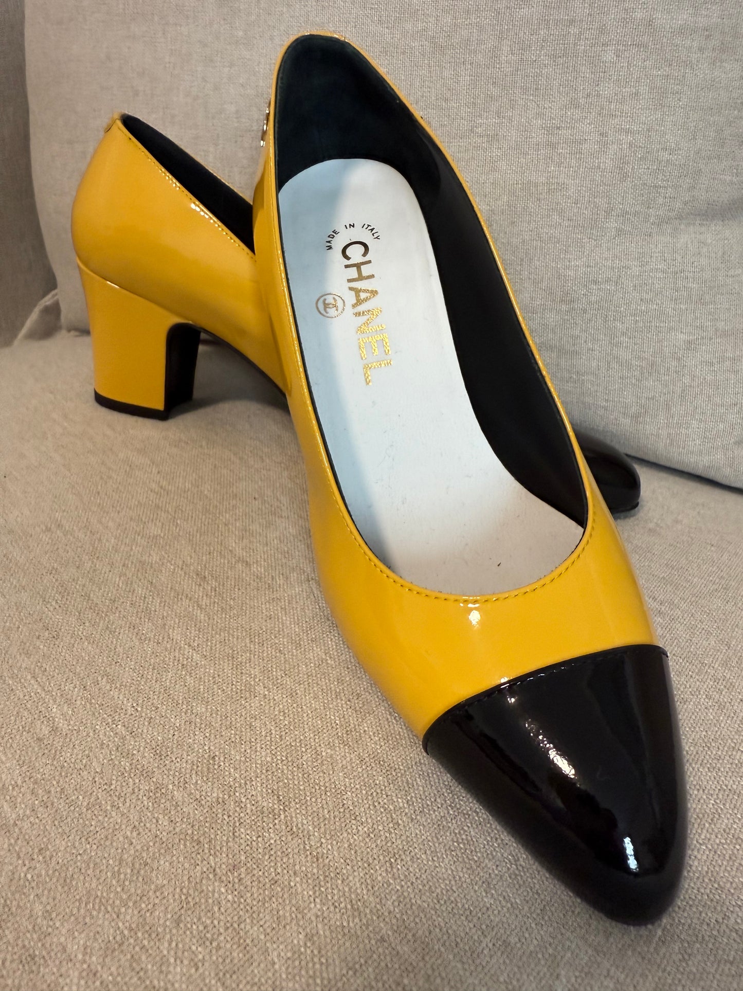 
                  
                    CHANEL 2023 Interlocking CC Logo Pumps
                  
                