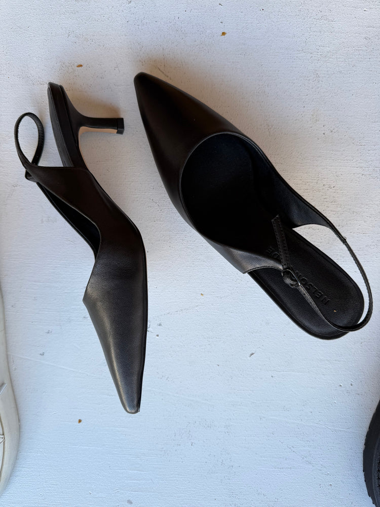 
                  
                    NELSON MADE Clara Point Kitten Heel Black Size 39
                  
                