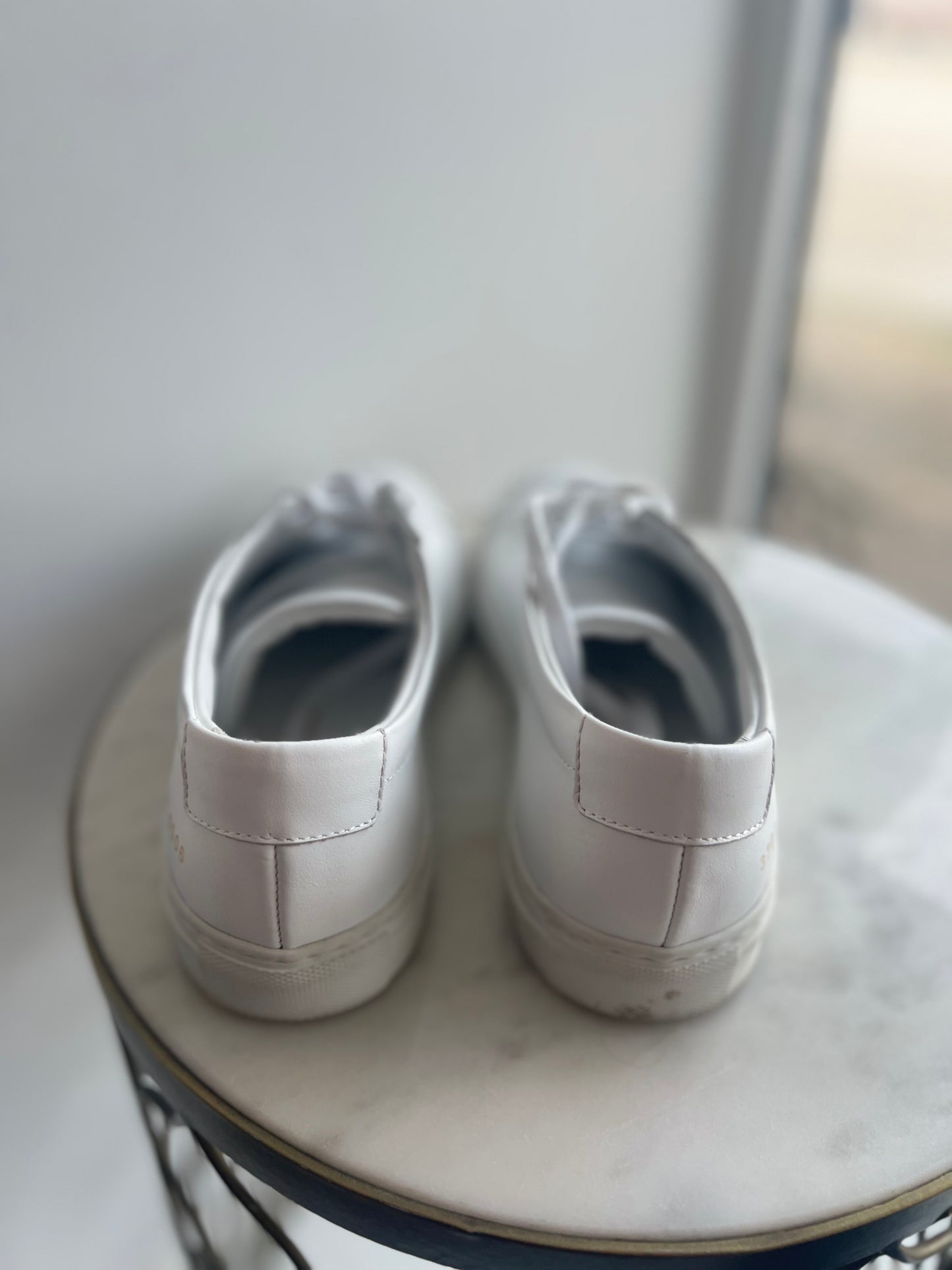 
                  
                    COMMON PORJECTS 	White classic sneakers 38
                  
                