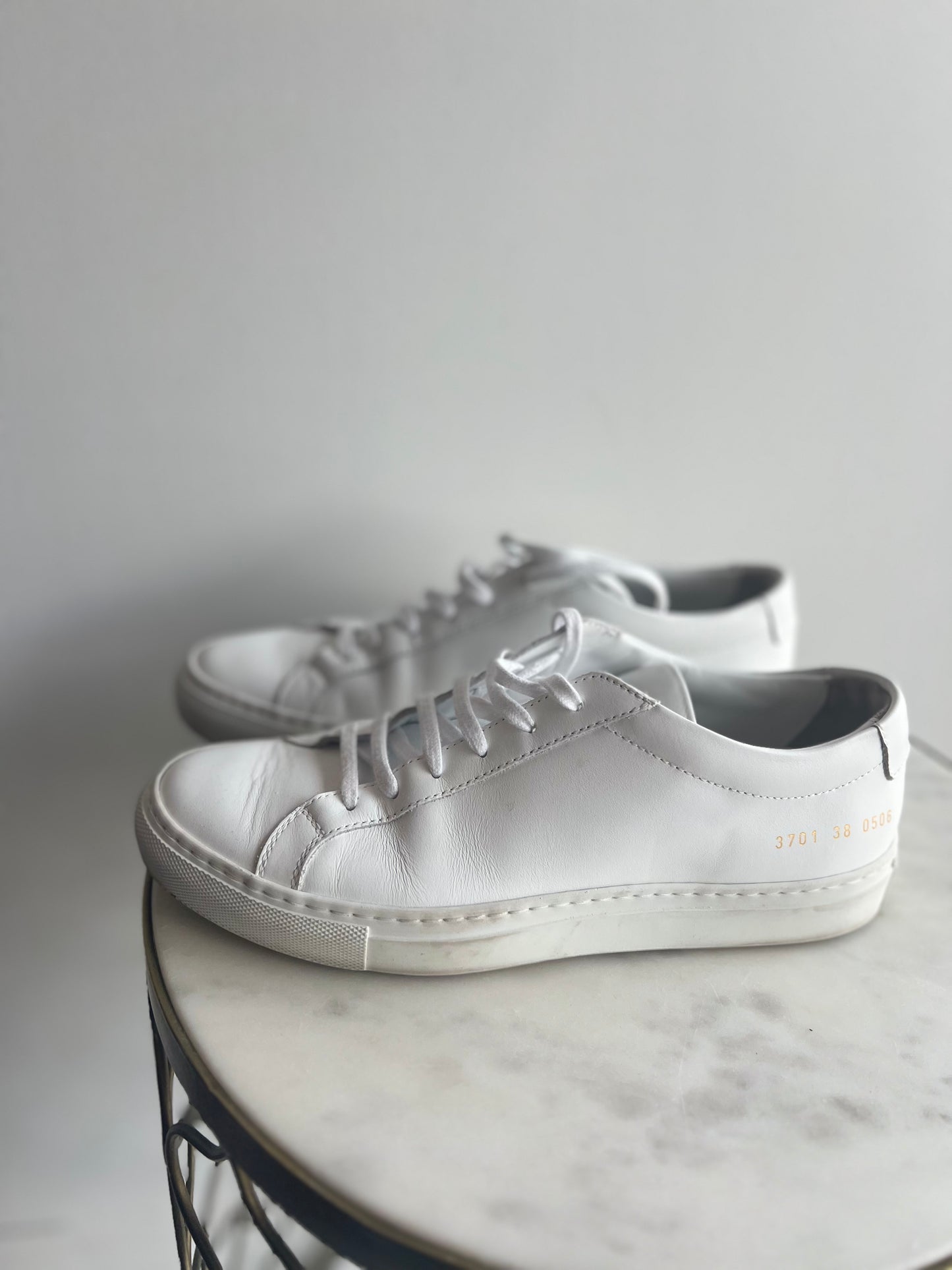 
                  
                    COMMON PORJECTS 	White classic sneakers 38
                  
                