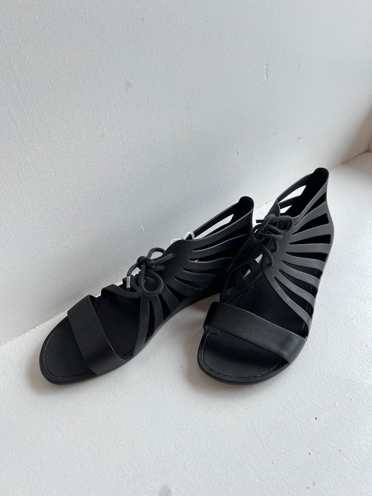 
                  
                    GIVENCHY Rubber gladiator sandal 37
                  
                