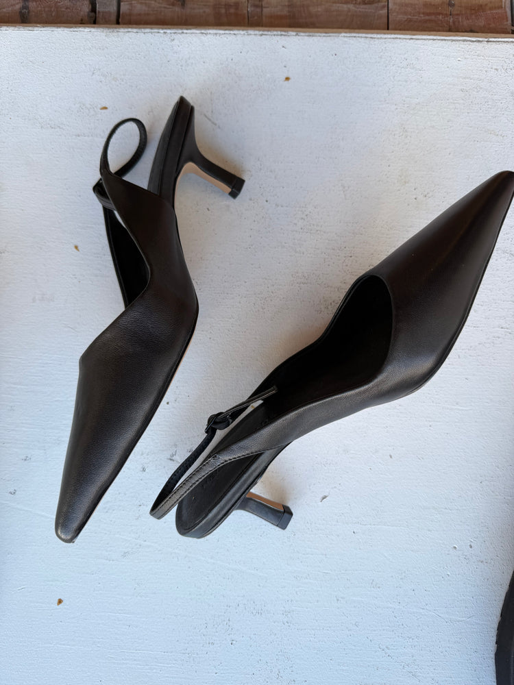 
                  
                    NELSON MADE Clara Point Kitten Heel Black Size 39
                  
                