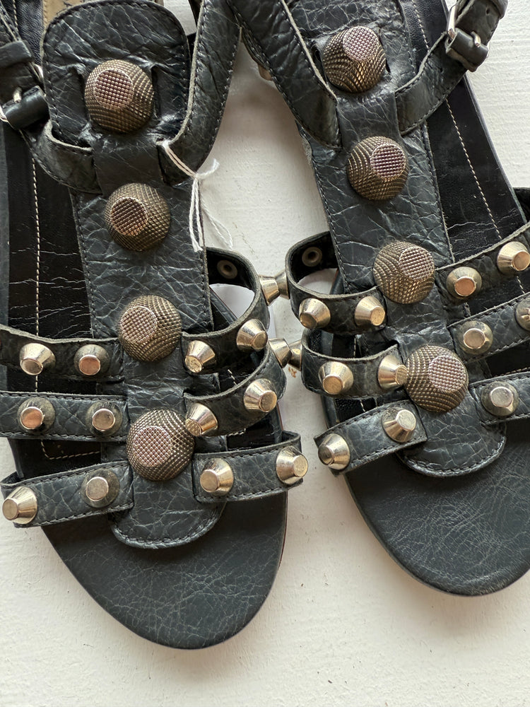 
                  
                    BALENCIAGA Gladiator Sandals 39
                  
                