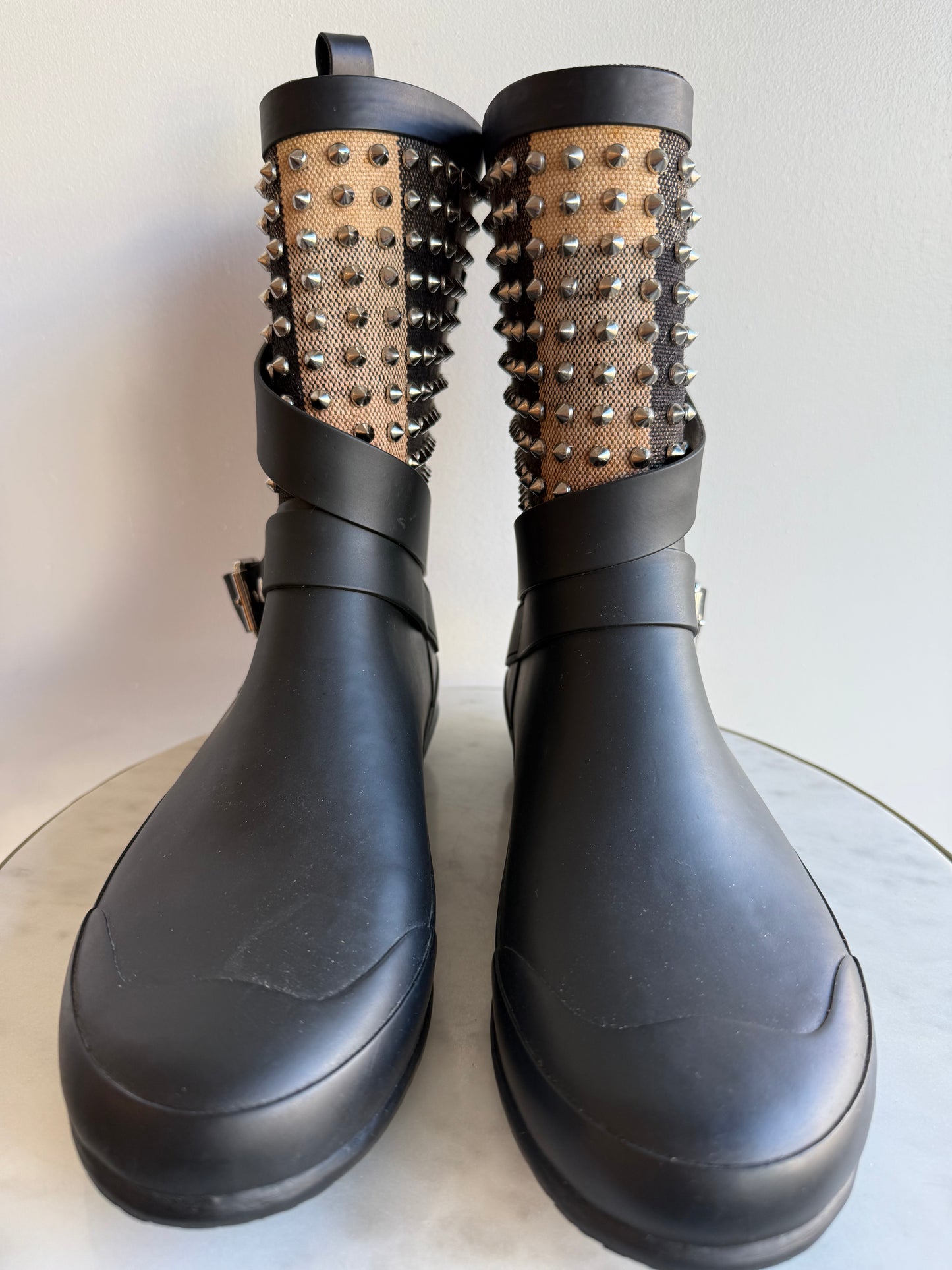 
                  
                    BURBERRY Holoway studded rain boots 40
                  
                