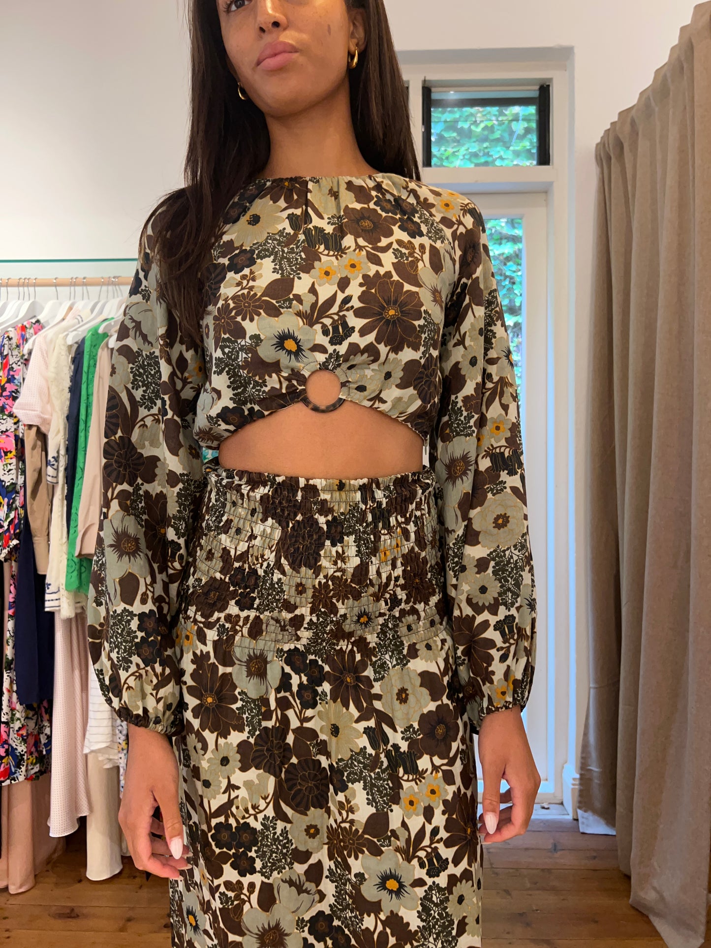 
                  
                    SIR Constantine cropped top 1
                  
                