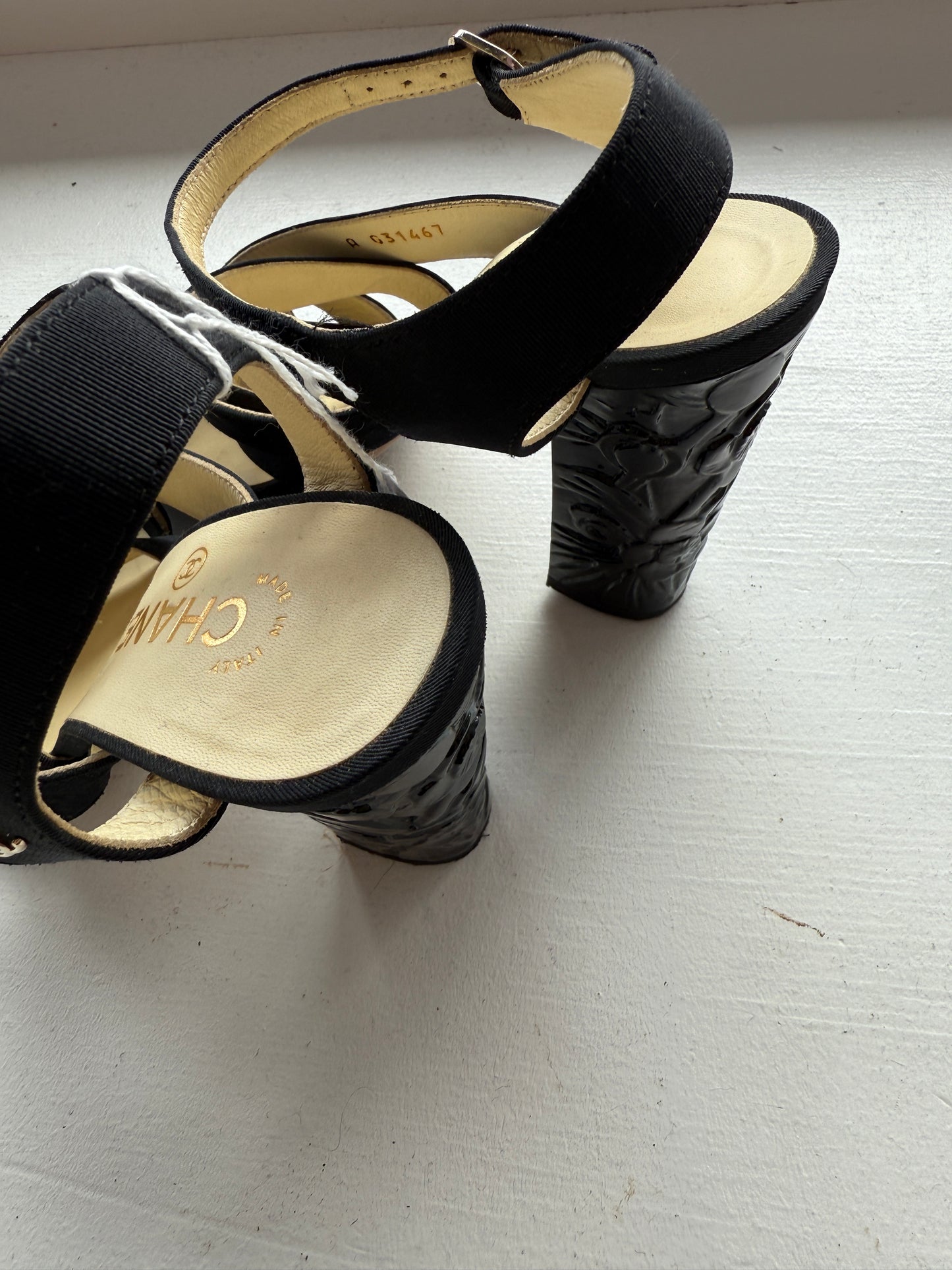
                  
                    CHANEL Black strappy with floral heel 39C
                  
                