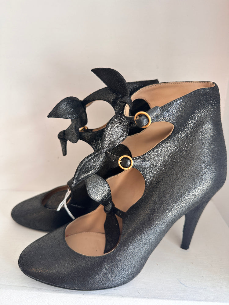 
                  
                    CHLOE Bow strap heels 39
                  
                