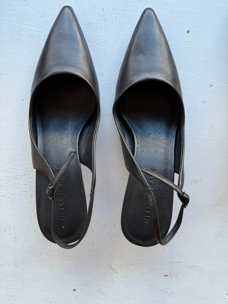 
                  
                    NELSON MADE Clara Point Kitten Heel Black Size 39
                  
                