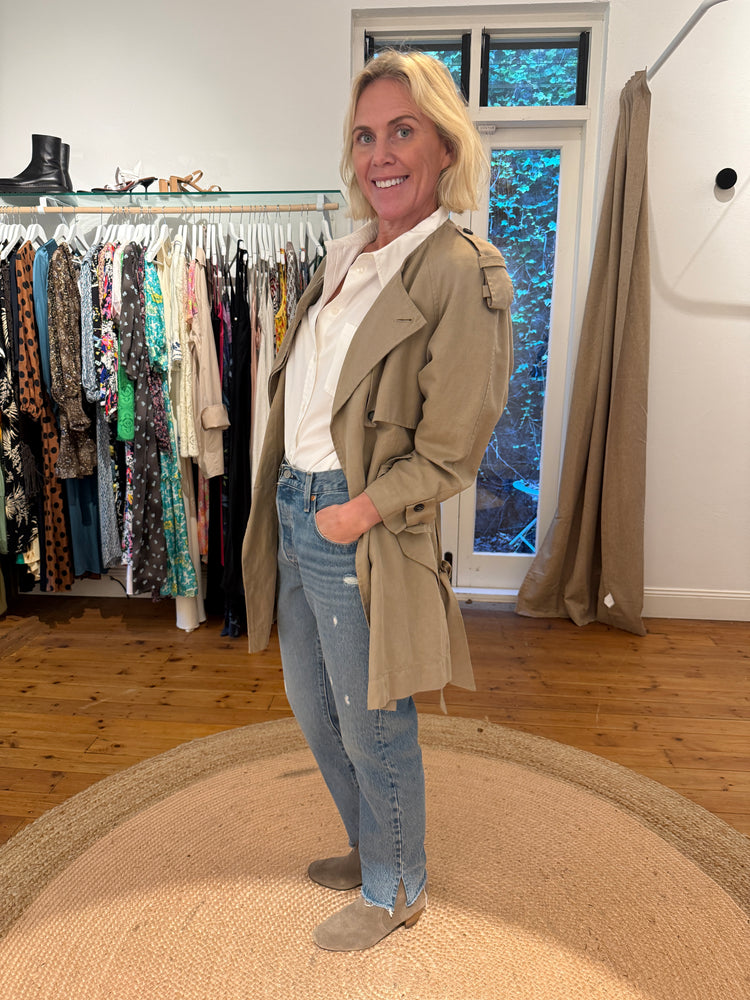 
                  
                    ISABEL MARANT Short trench style with no collar jacket 38
                  
                