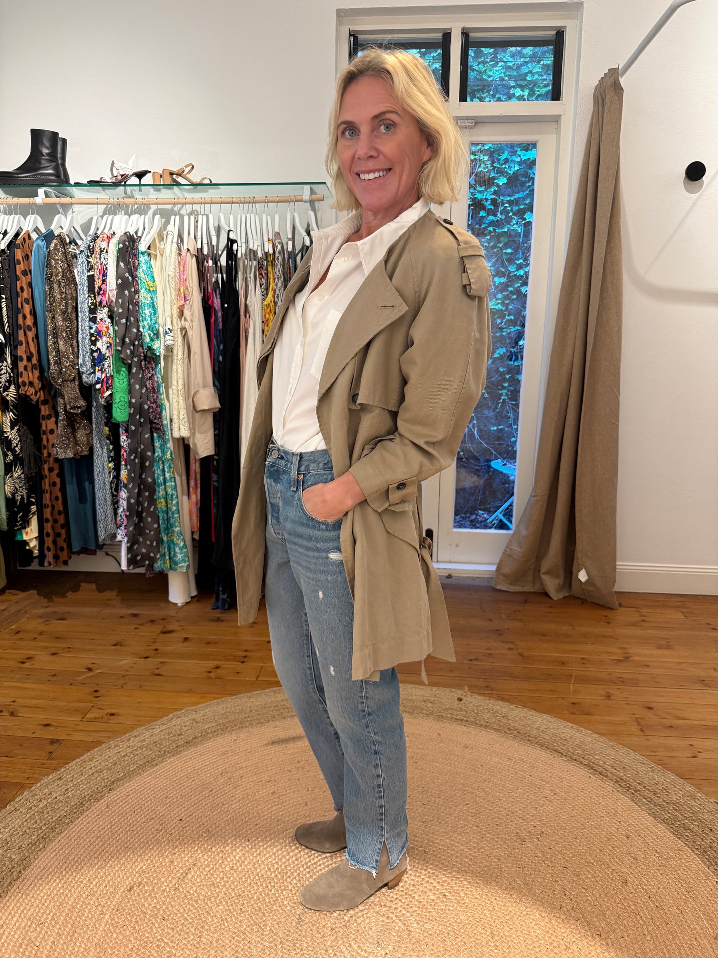 
                  
                    ISABEL MARANT Short trench style with no collar jacket 38
                  
                