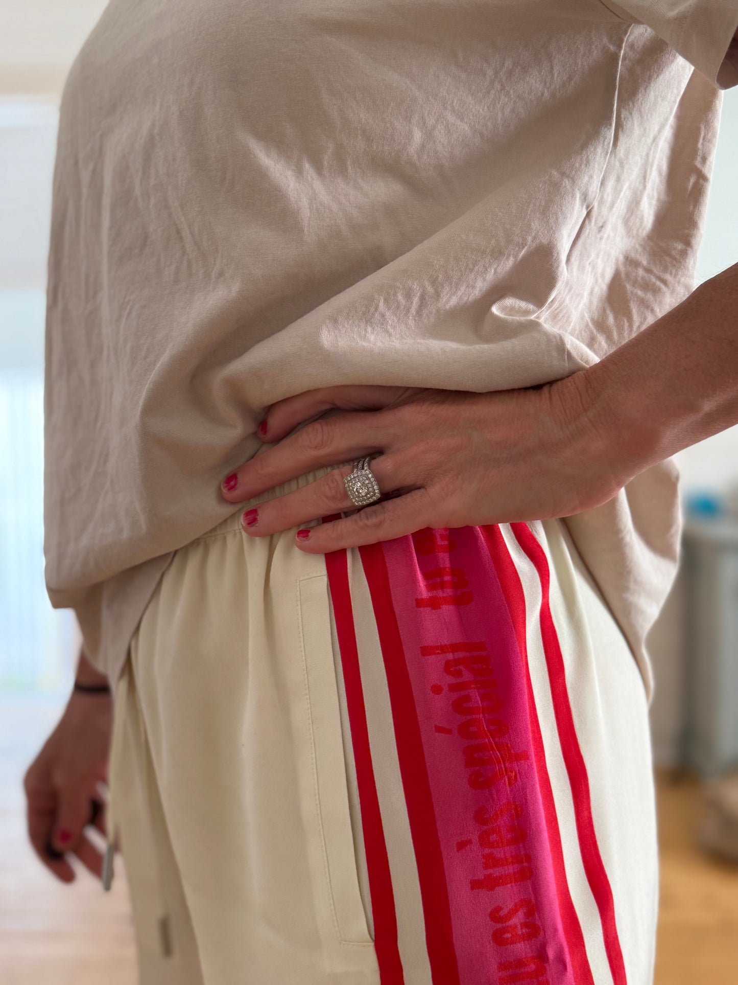 
                  
                    VERY SPECIAL Silk stripe pants Medium
                  
                