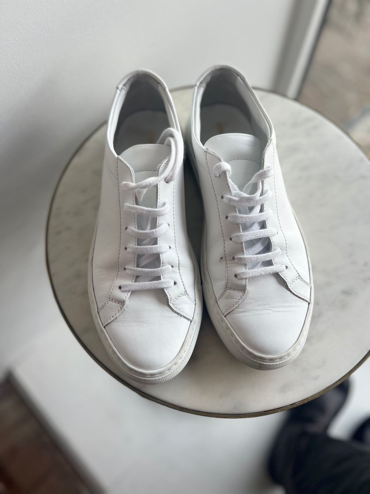 
                  
                    COMMON PORJECTS 	White classic sneakers 38
                  
                