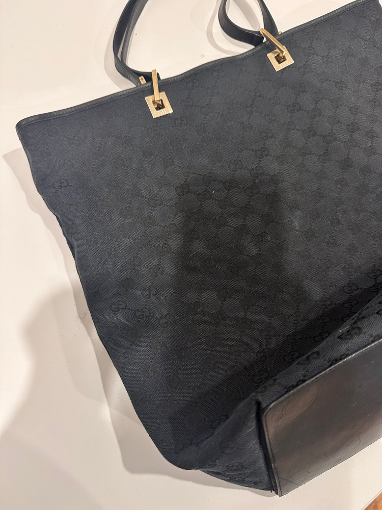 
                  
                    GUCCI Logo Cloth Tote Bag
                  
                