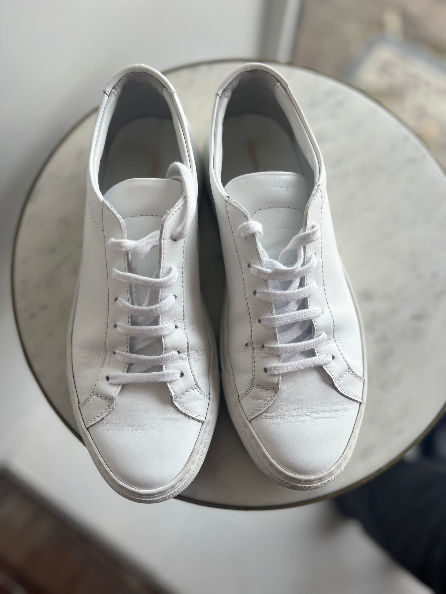
                  
                    COMMON PORJECTS 	White classic sneakers 38
                  
                