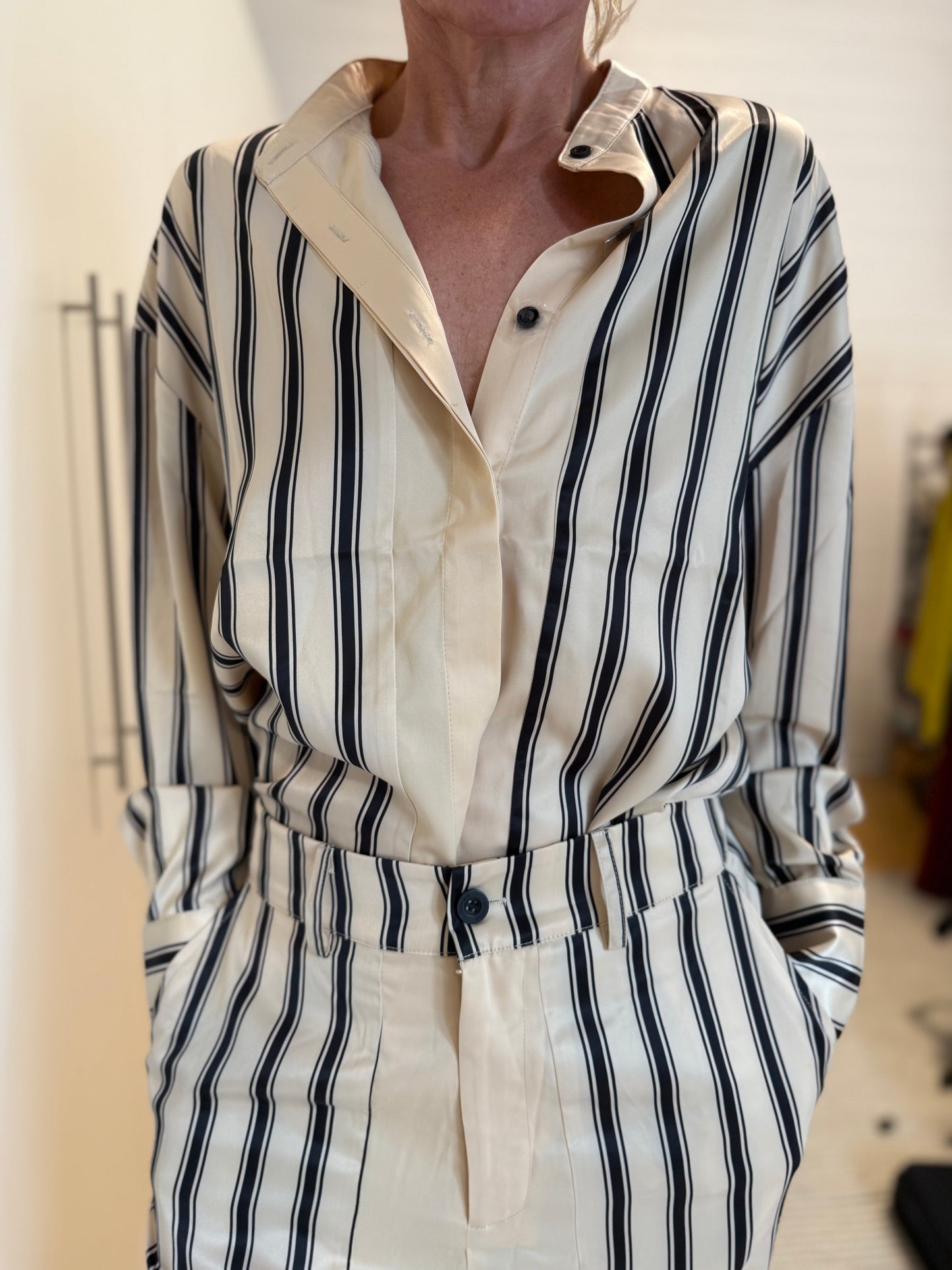 
                  
                    SOLAQUA The Resort Silk Stripe Set 1
                  
                