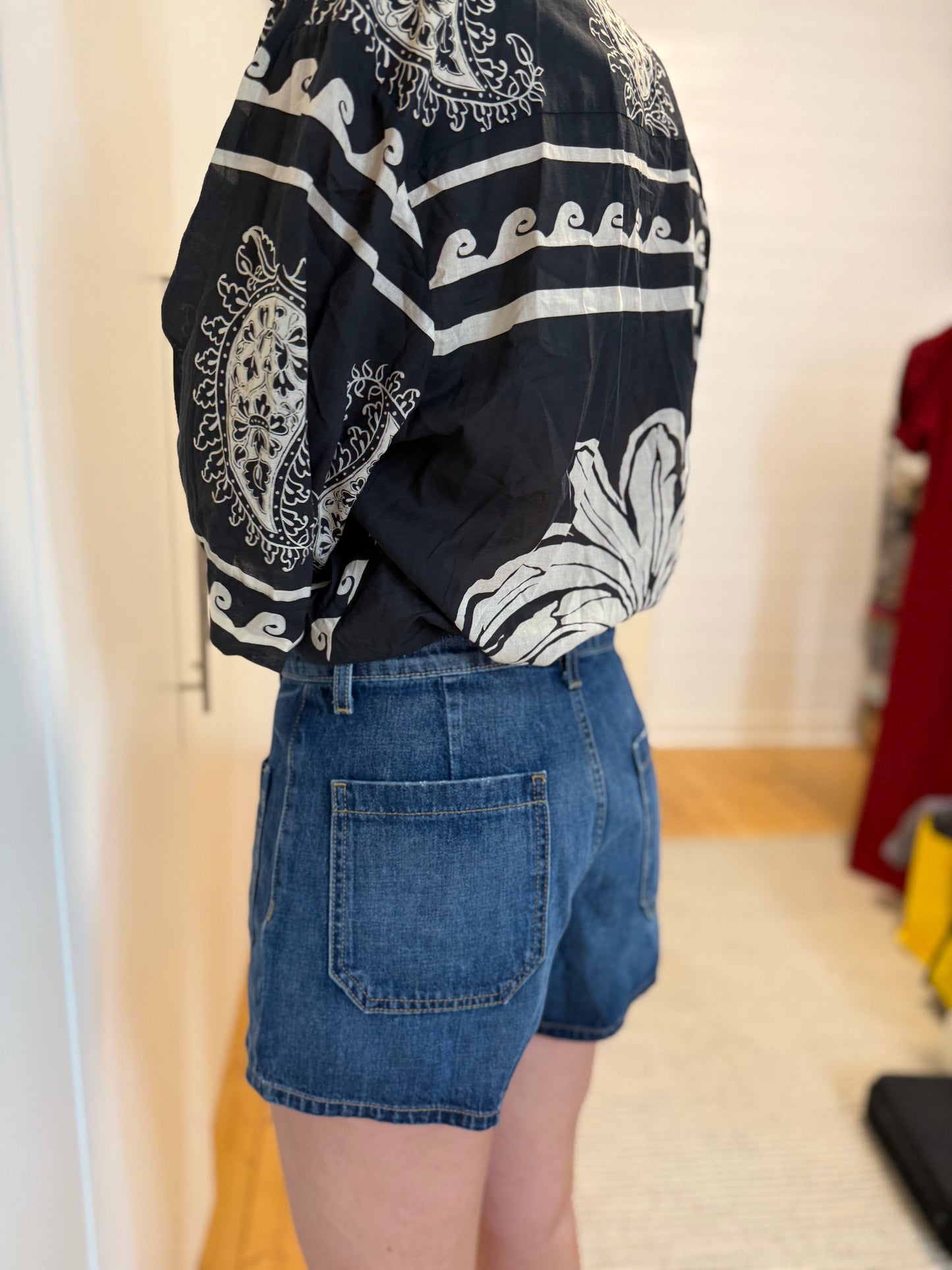 
                  
                    NILI LOTAN Harley Denim Shorts
                  
                