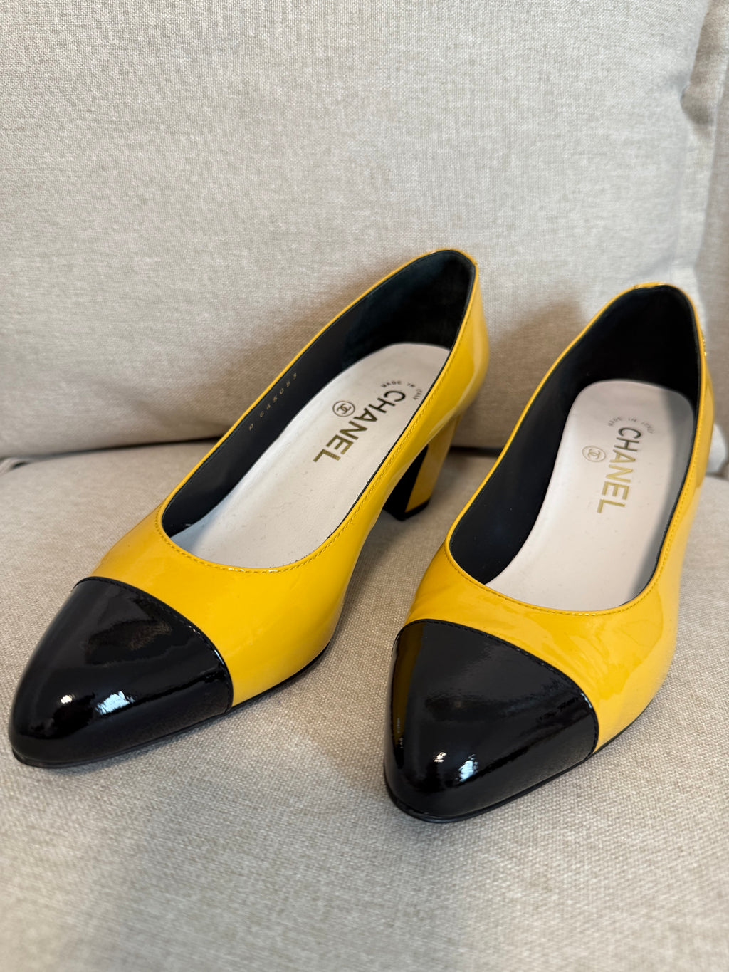 CHANEL 2023 Interlocking CC Logo Pumps