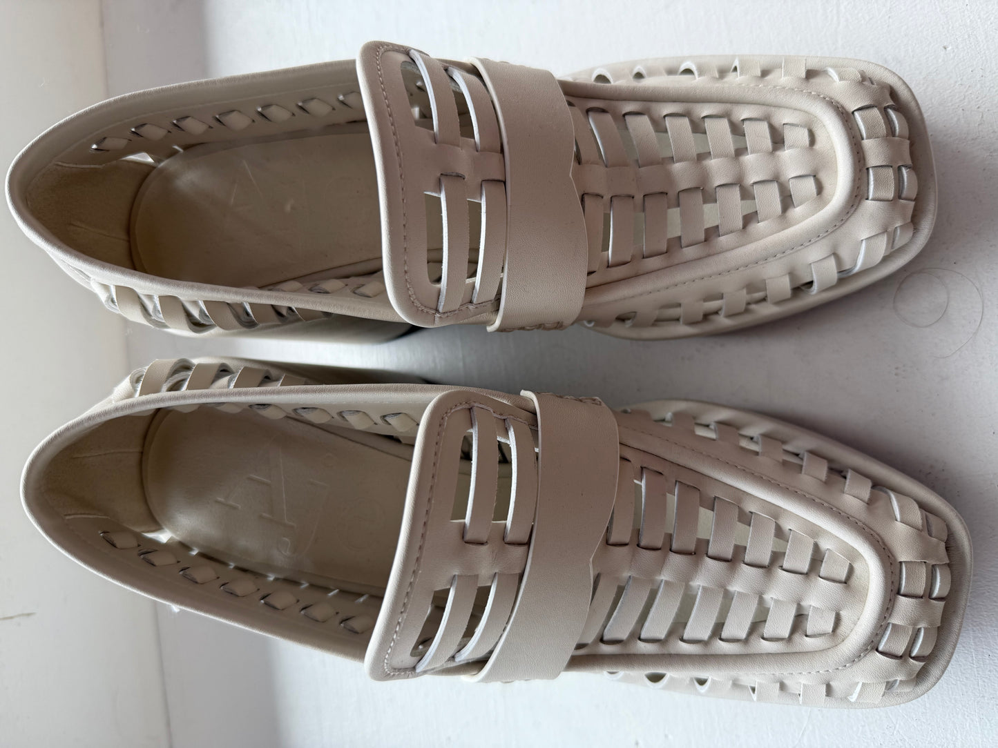 
                  
                    AJE	Cream platform loafers 38
                  
                