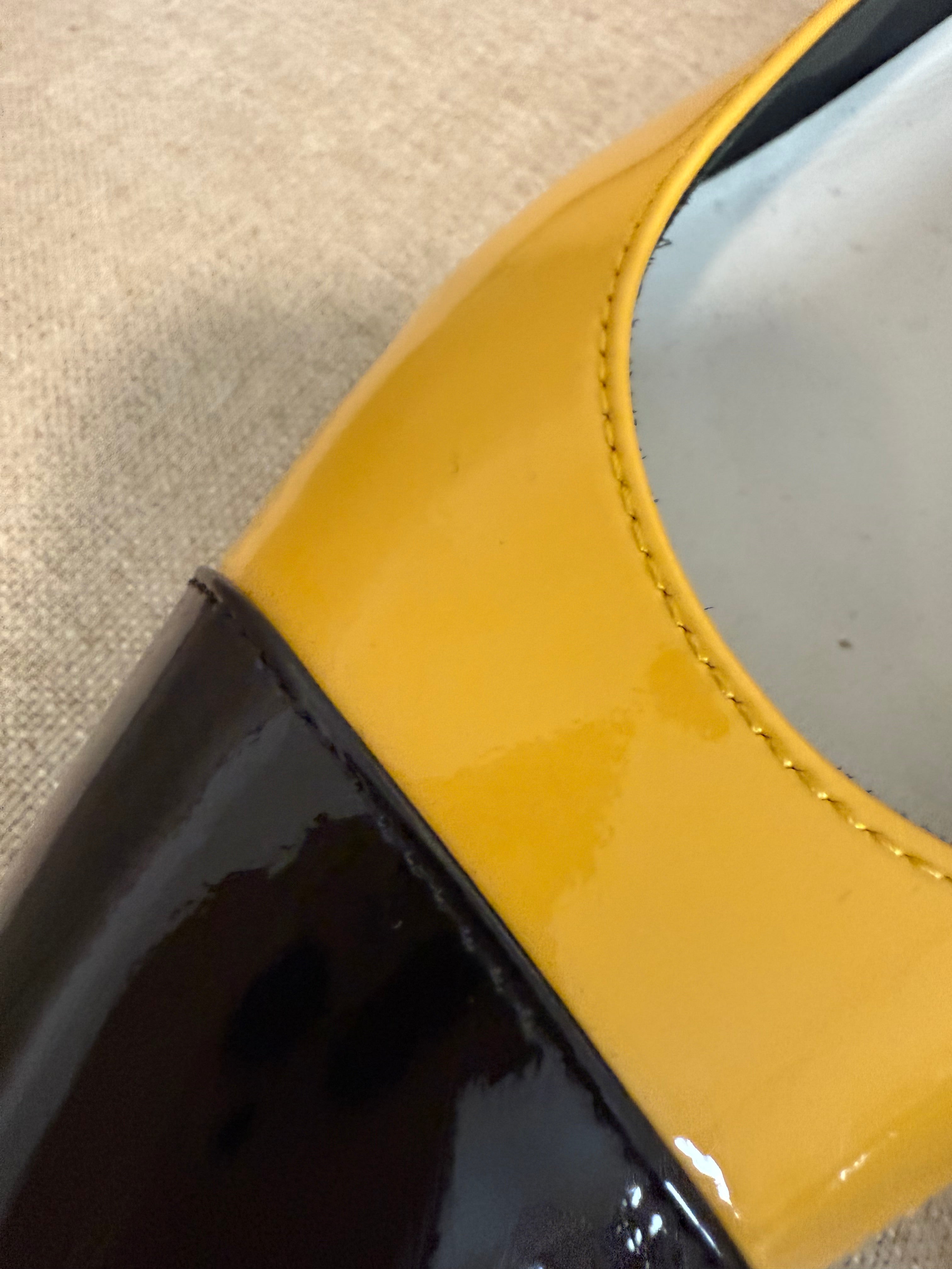 CHANEL 2023 Interlocking CC Logo Pumps