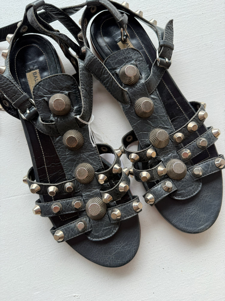
                  
                    BALENCIAGA Gladiator Sandals 39
                  
                