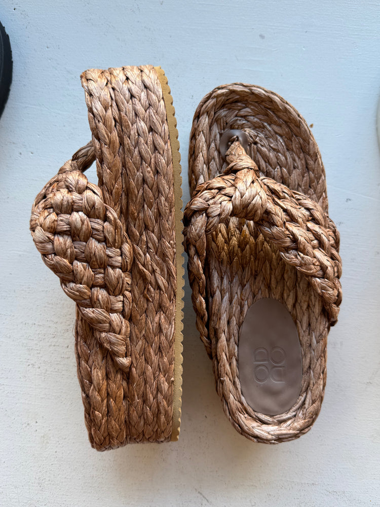 
                  
                    DODO BAR OR Bianca Platform Sandal Natural Gold Size 40
                  
                