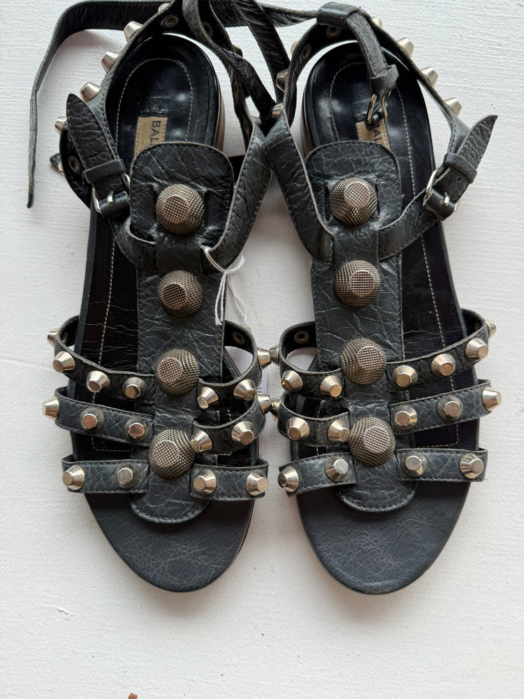 
                  
                    BALENCIAGA Gladiator Sandals 39
                  
                
