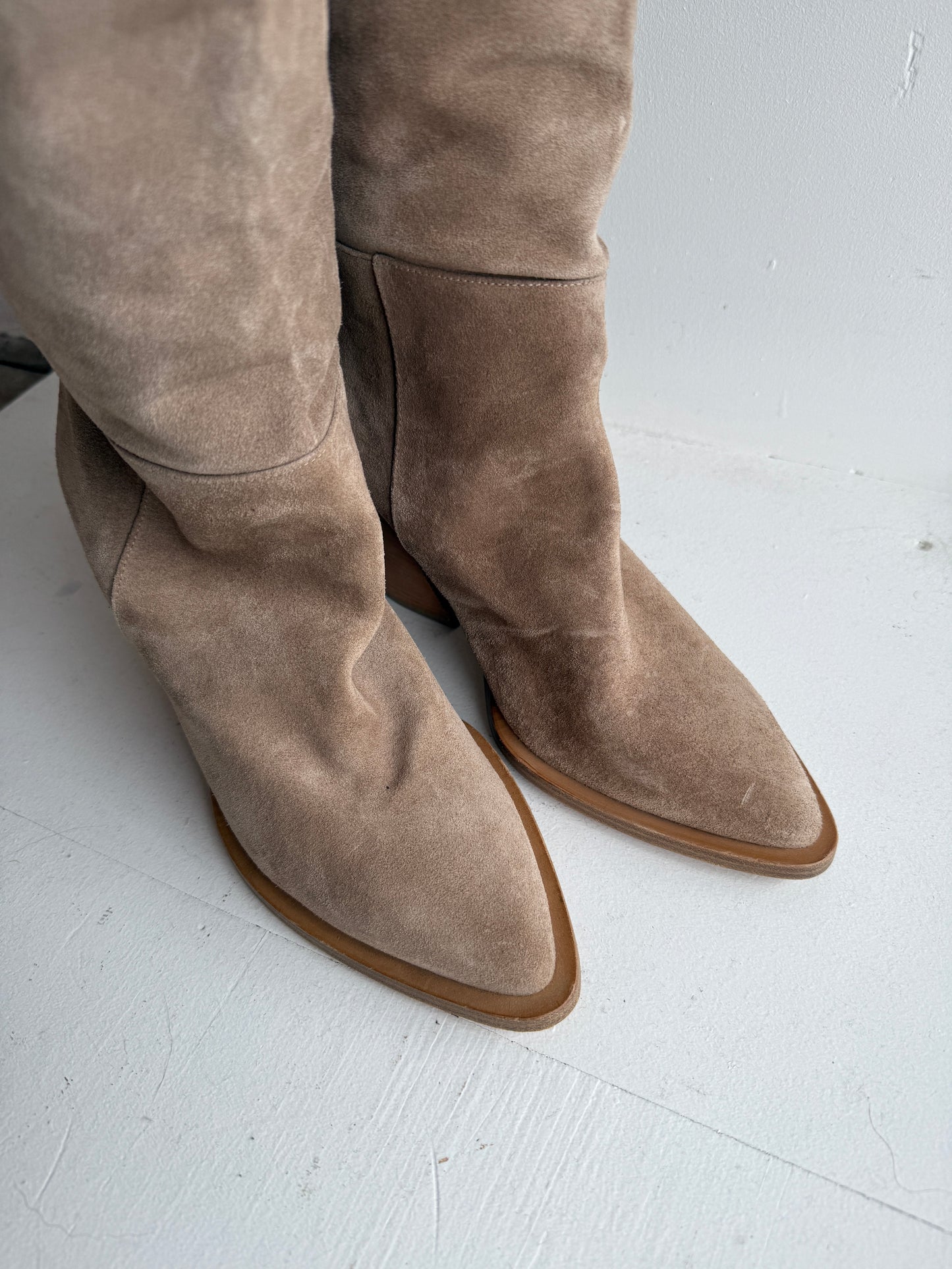 
                  
                    SCANLAN THEODORE Knee high stretch boots 37
                  
                