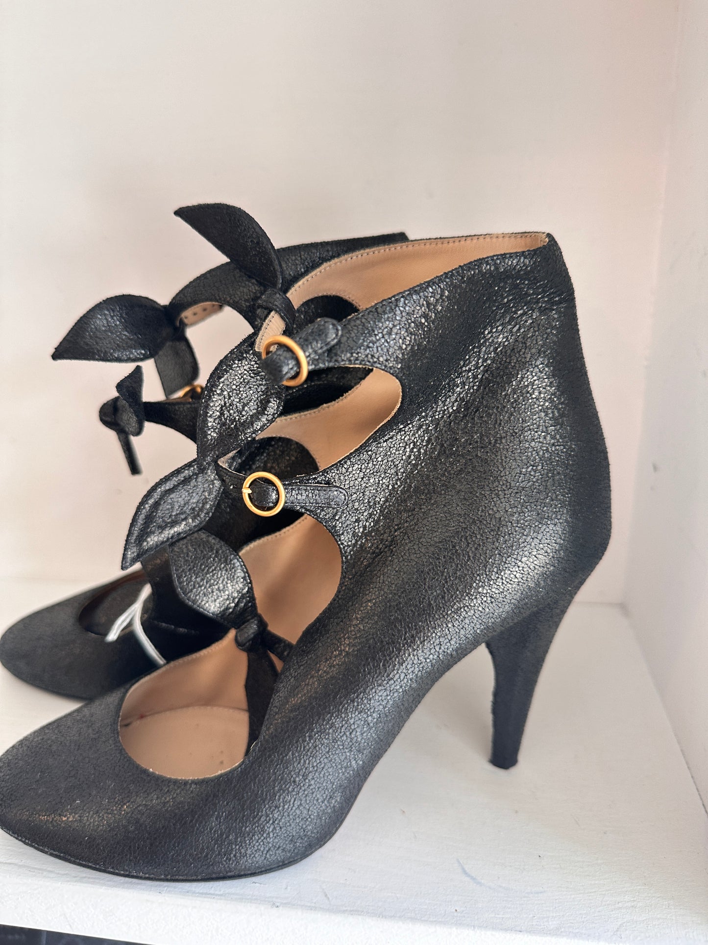 
                  
                    CHLOE Bow strap heels 39
                  
                