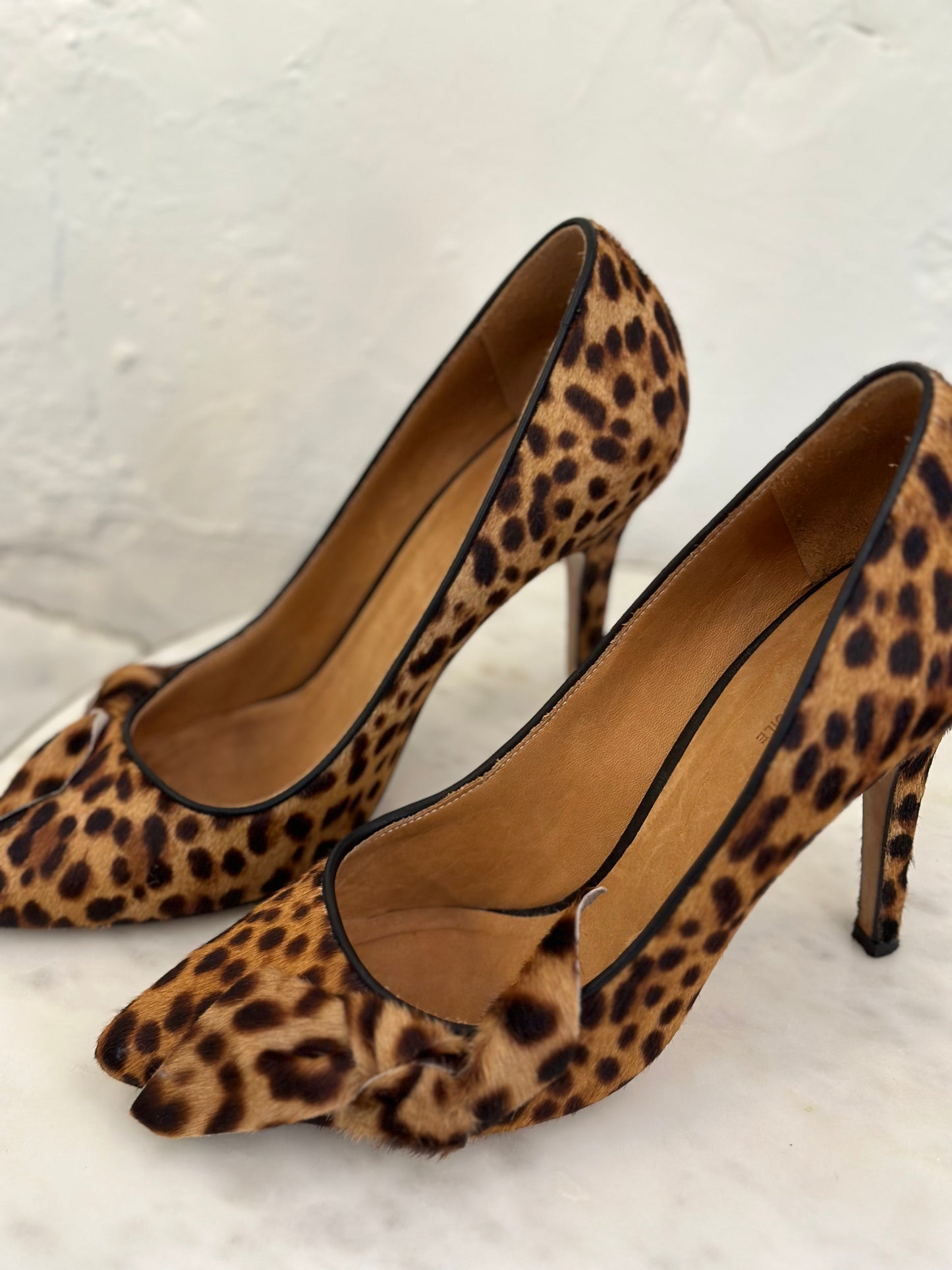
                  
                    ISABEL MARANT Leopard side bow heels 38
                  
                