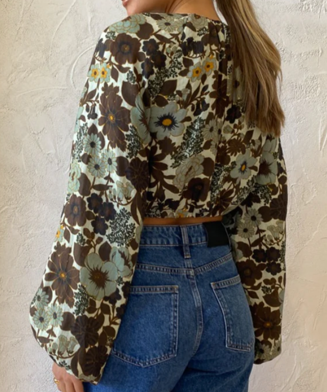 
                  
                    SIR Constantine cropped top 1
                  
                
